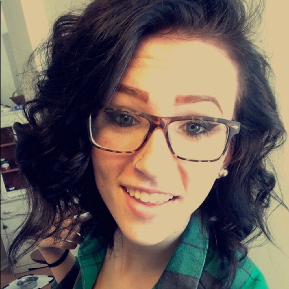 Meet your Posher, Casey